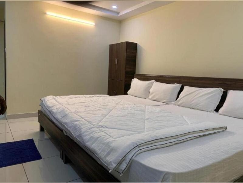 Oyo Flagship 80855 Hotel R Grand 비자야와다 외부 사진