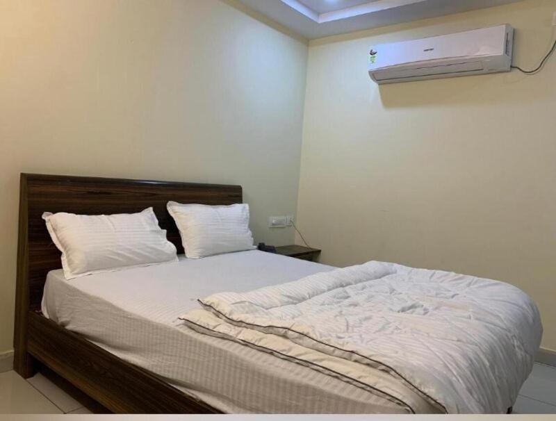 Oyo Flagship 80855 Hotel R Grand 비자야와다 외부 사진