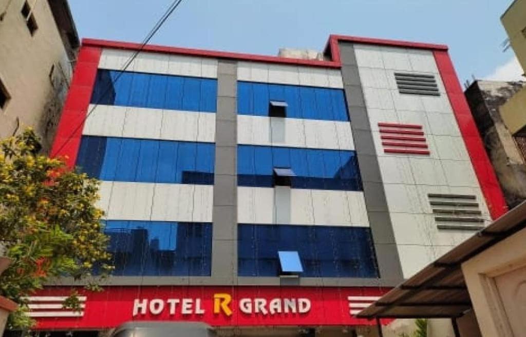Oyo Flagship 80855 Hotel R Grand 비자야와다 외부 사진